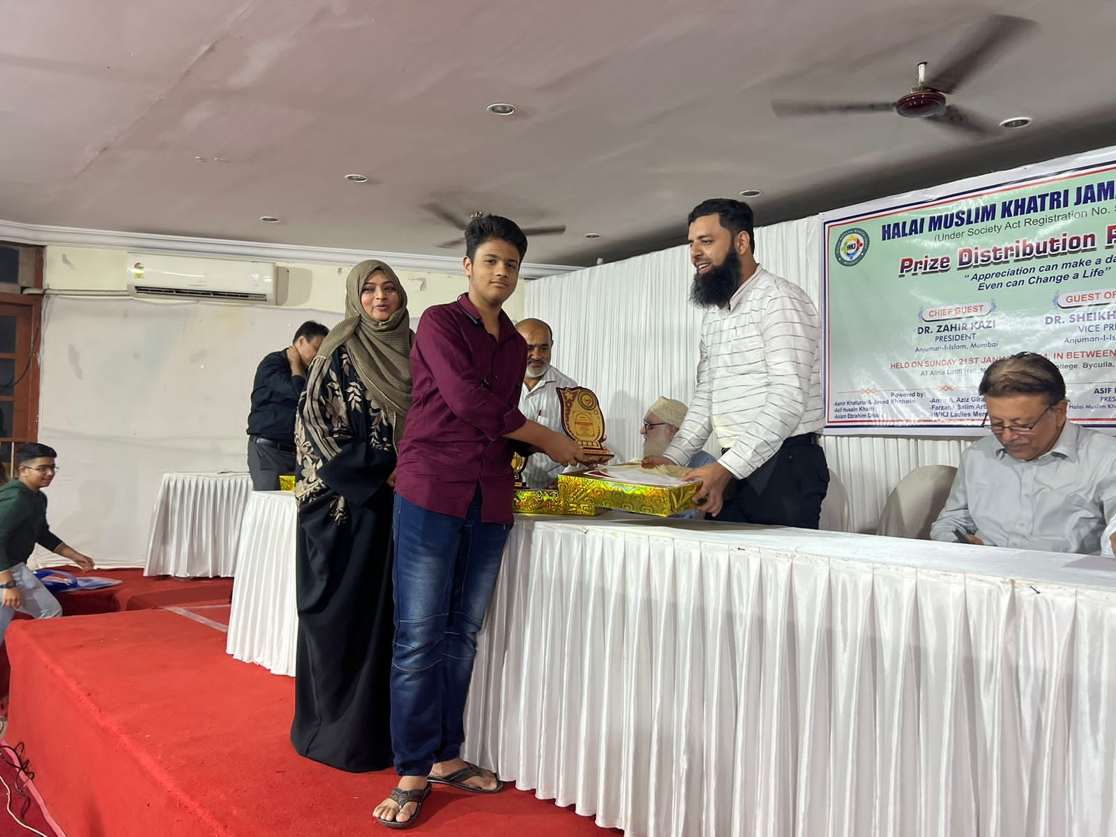 Prize distribution of mumbai jamat